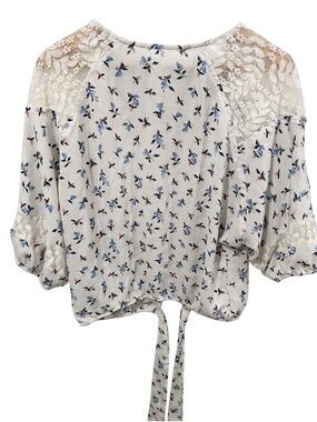 Gimmicks by BKE Floral Lace Open-Back Cottagecore Style Blouse Size Small